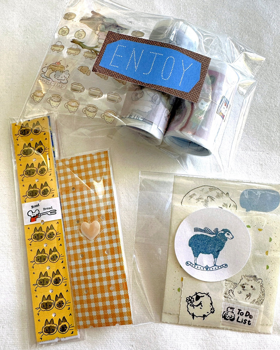 1991w2992 - Apples and Us label sticker roll SAMPLES
