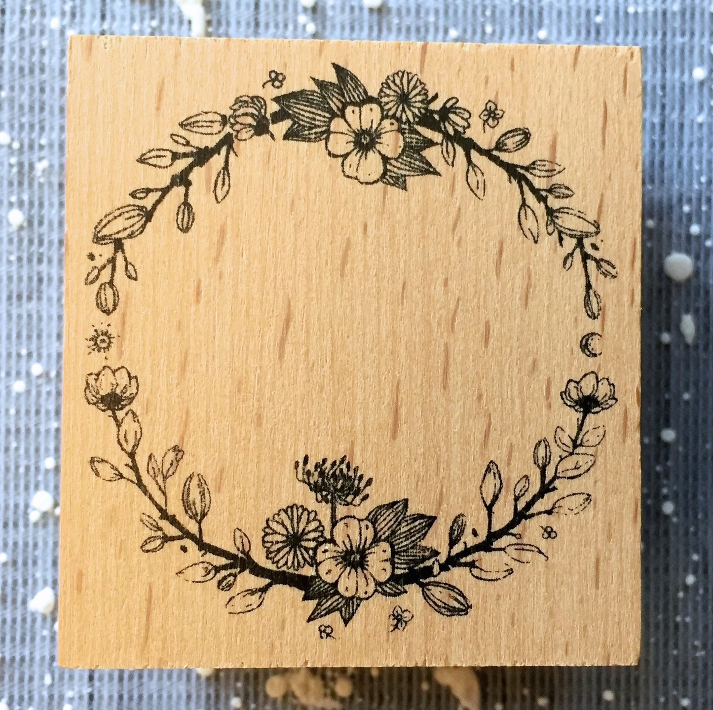 Lin Chia Ning x Emu - Floral Buzz wreath rubber stamp [Pre-loved]