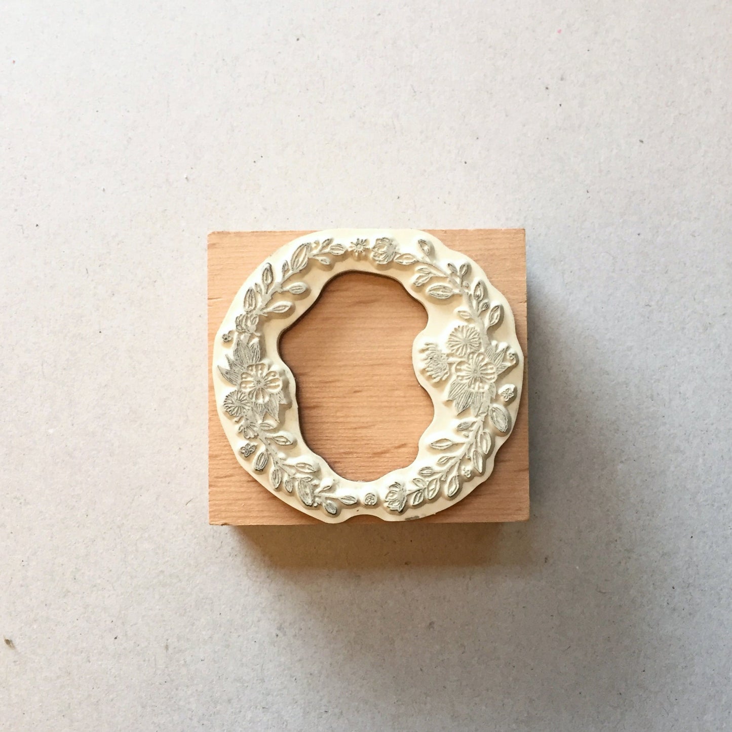Lin Chia Ning x Emu - Floral Buzz wreath rubber stamp [Pre-loved]