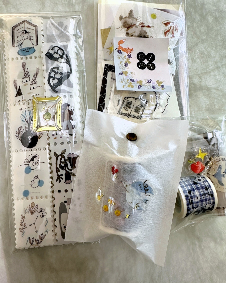 Meow Illustration - The Starry Night kiss-cut gold foil washi & PET tape (5 cm x 150 cm) SAMPLES