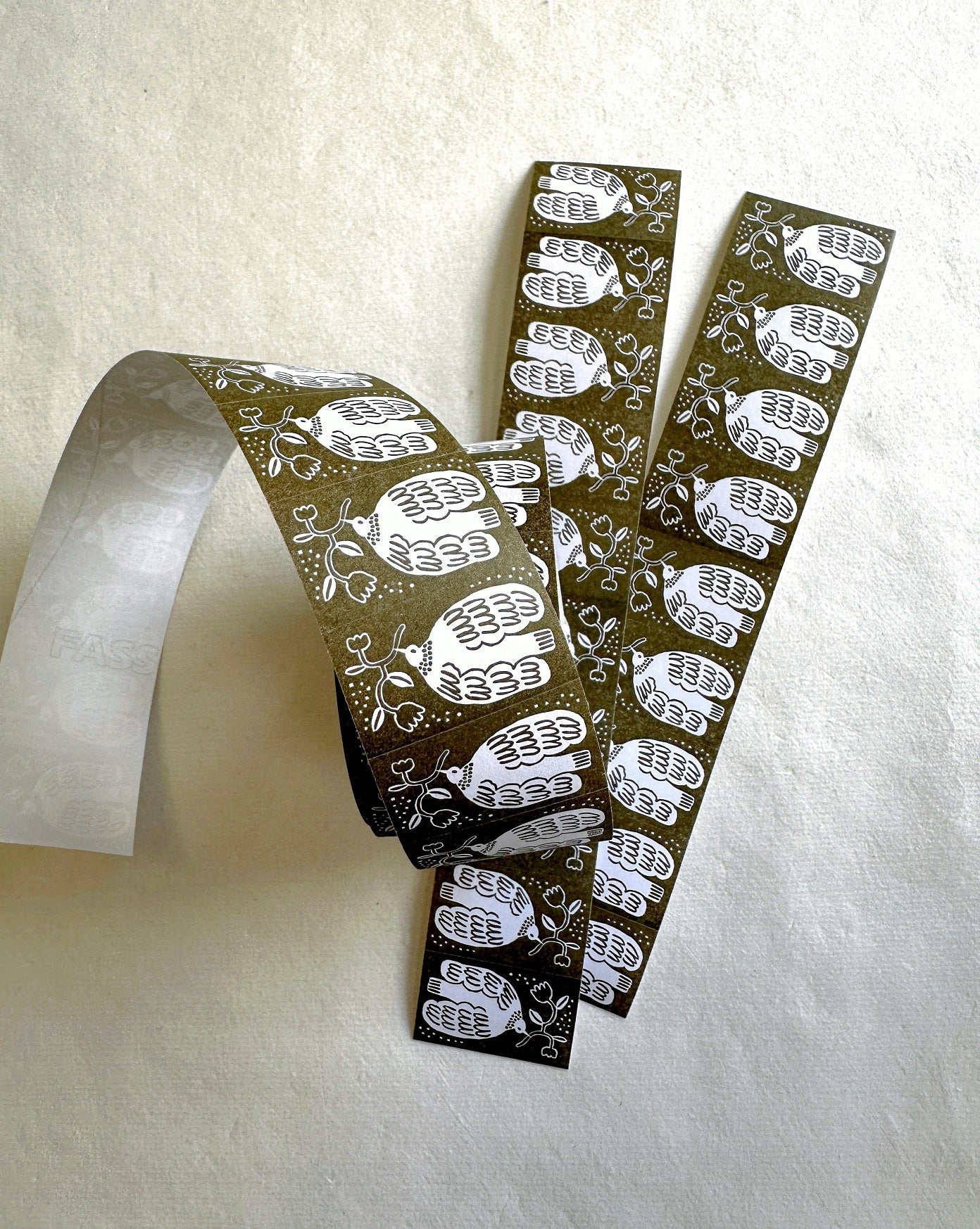 Ivy Snow - Umber label sticker roll SAMPLES