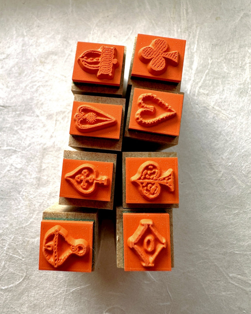Ribbon Works - card suits symbols 8 pcs mini rubber stamps [New w/o packaging]