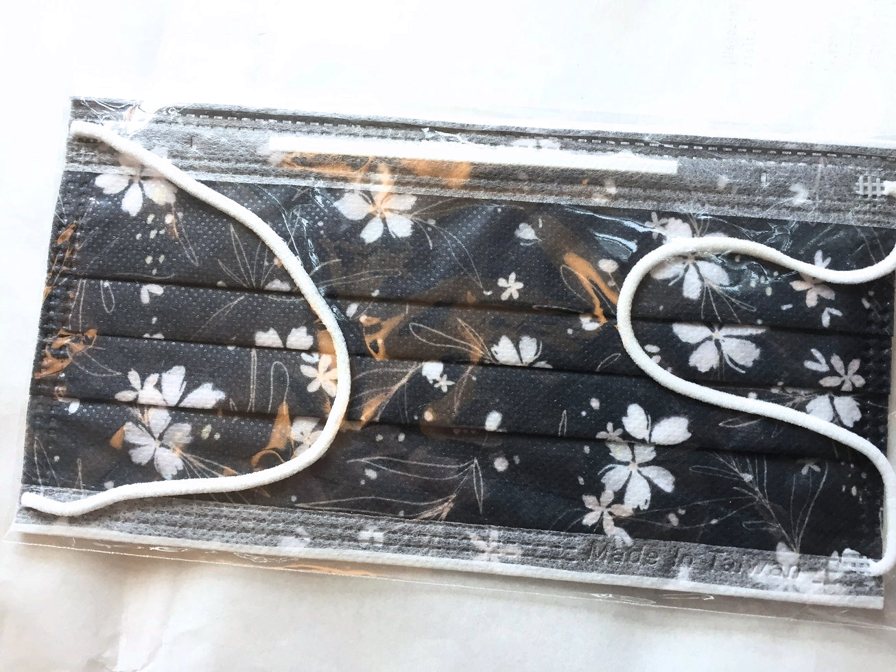 Meow Illustration - Floral print disposable paper face mask
