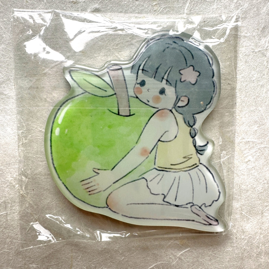 Destash | Girl hugging a green apple - decorative magnet
