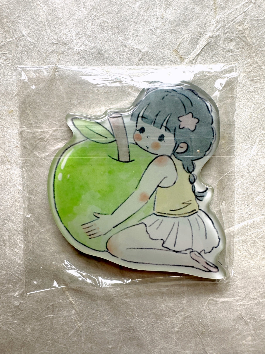 Destash | Girl hugging a green apple - decorative magnet